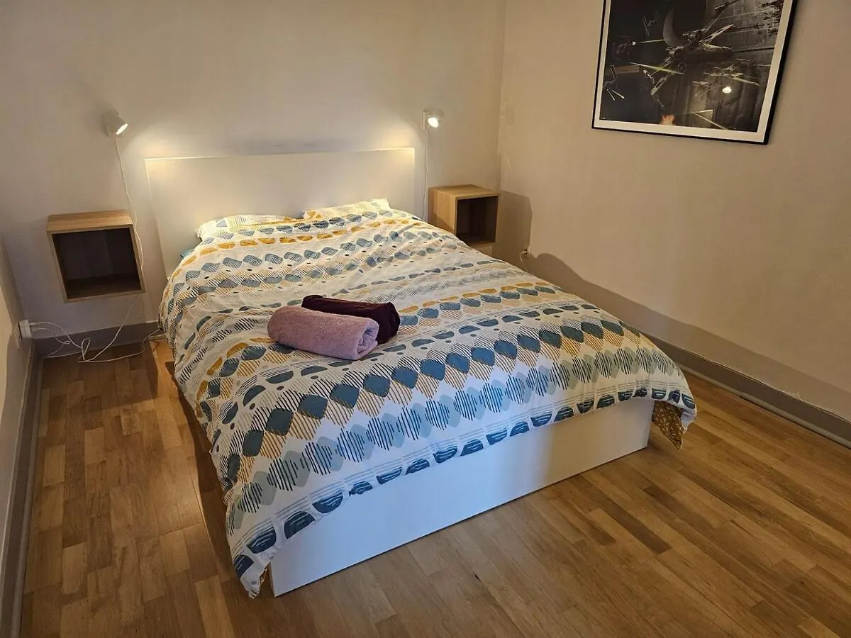 A Modern Appartment, Bright And Calm París