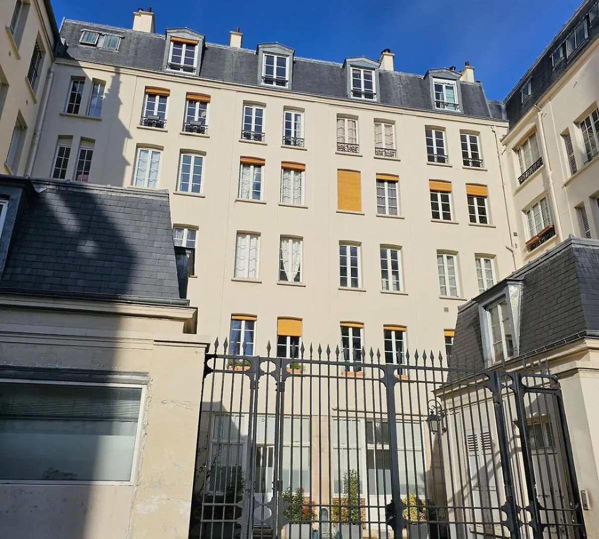 Apartment A Modern Appartment, Bright And Calm Paris