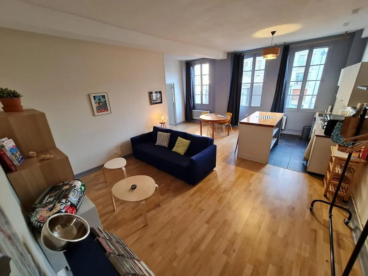 A Modern Appartment, Bright And Calm contacts