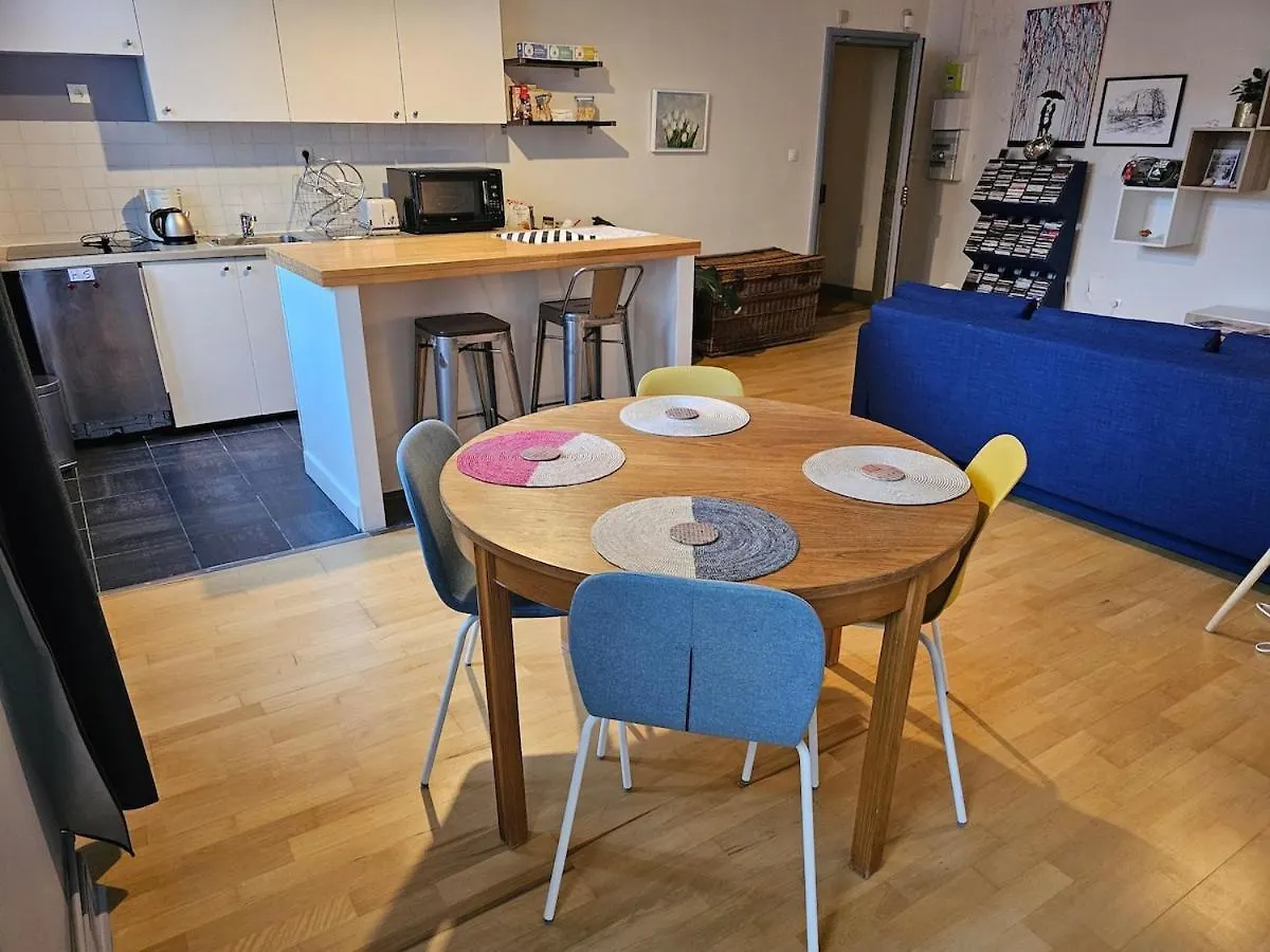 A Modern Appartment, Bright And Calm Parijs Appartement